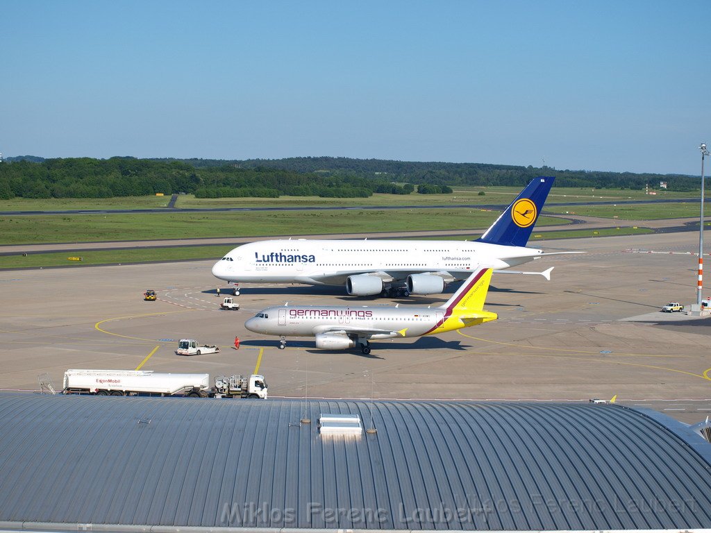 Lufthansa Airbus A 380 zu Besuch Flughafen Koeln Bonn P023.JPG